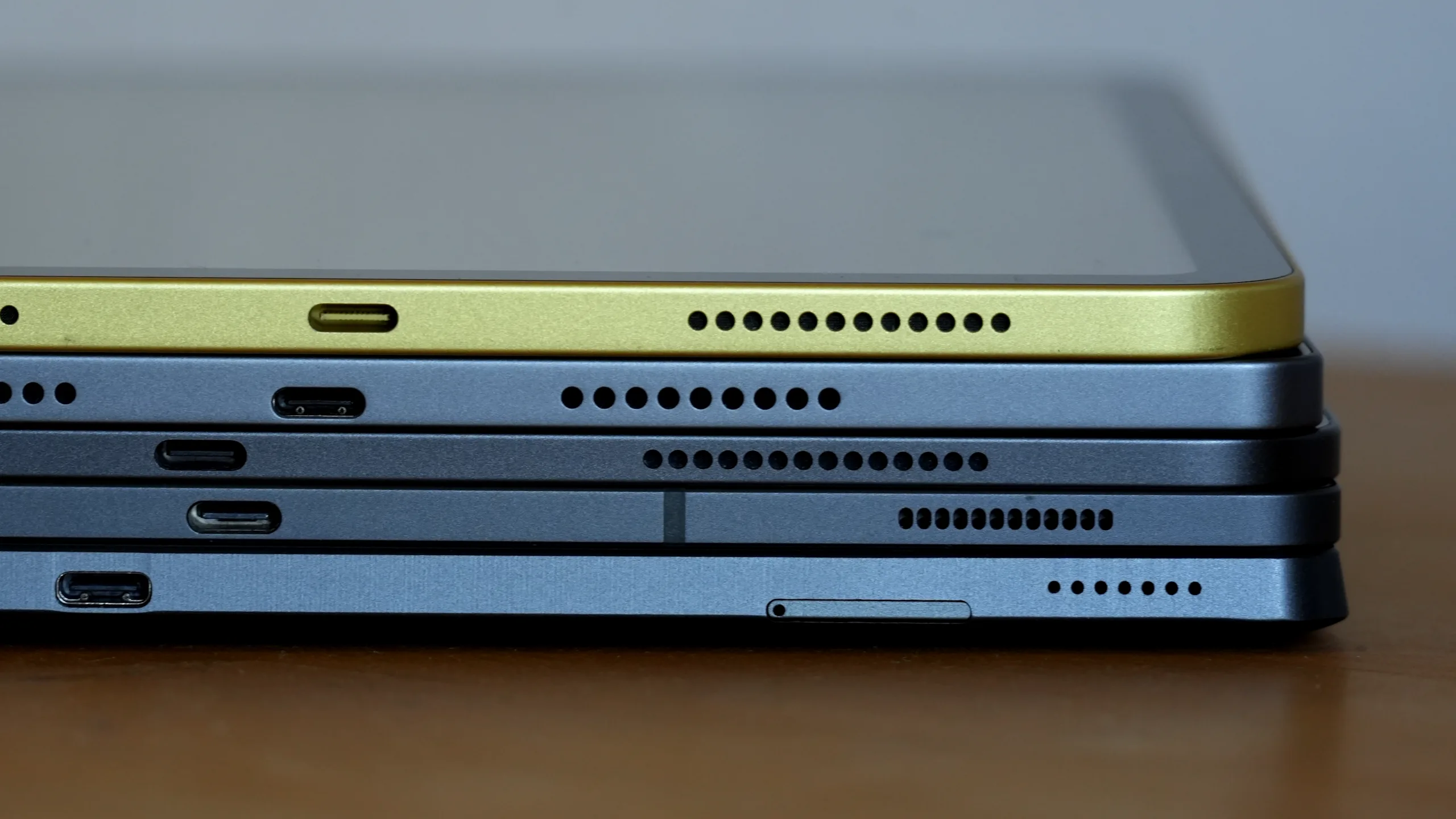 Largest tablets, bottom view (speakers and thickness) - Meswao Hoogee Azamp B3, iPad Pro 13, Galaxy Tab Ultra, Lenovo Idea Tab Pro, iPad 11