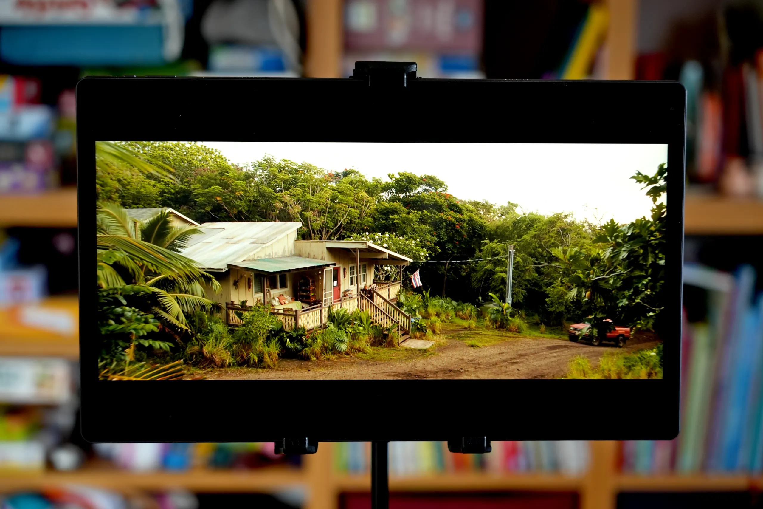 Meswao MES-B3 Pro (Doogee or Azamp B3) - Streaming on the largest tablet screen available